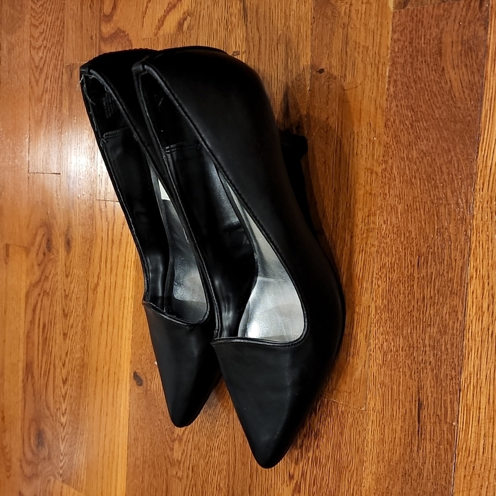 Vera Wang leather black pointed toe heel - Picture 5 of 7
